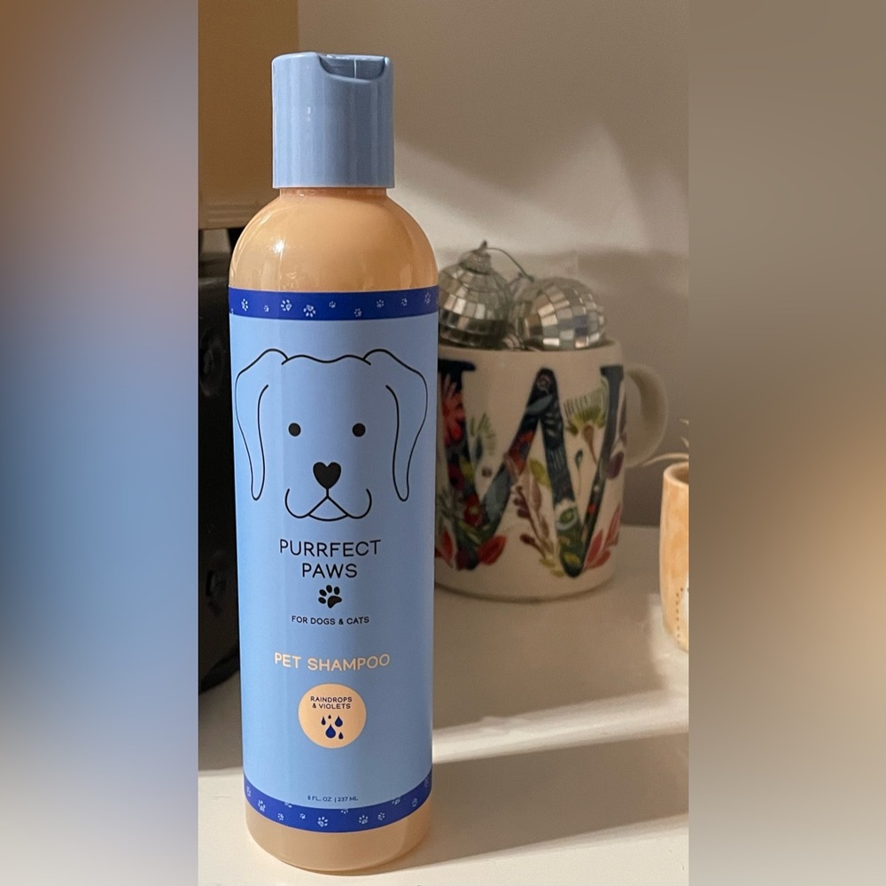 Bath & Body Works * Purrfect Paws * Raindrops & Violet Pet Shampoo * New!